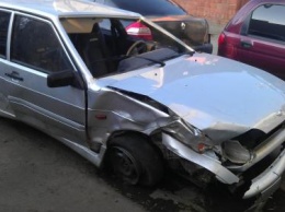 В Волгограде девушка разбила авто костылем