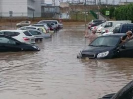 На Крым обрушились ливни, град и смерчи: города полуострова уходят под воду