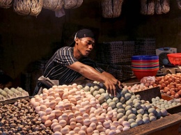 Из-за чемпионата мира по футболу в Индонезии выросли цены на яйца