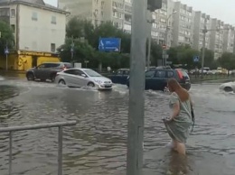 В Тюмени устраняют последствия сильнейшего ливня