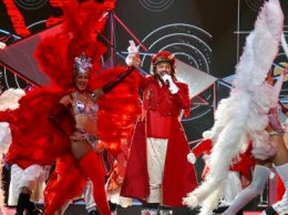Поклонники сравнили новый сценический костюм Киркорова с униформой швейцара