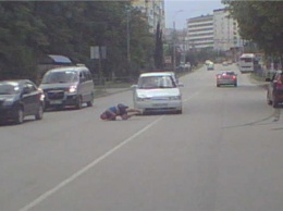 Керчане считают, что пешеход специально кинулся под машину на ул. Свердлова