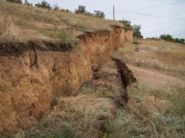 В оползнеопасной зоне в Голосеевском районе Киева ведется незаконное строительство