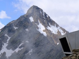 Музей Джеймса Бонда в Альпах: чудо-фонтан и настоящие шпионские часы-бомба