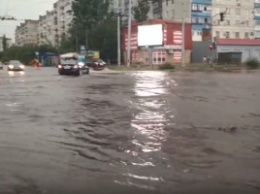 На улицах - реки, в подъездах - водопады: Северодонецк затопило после ливня