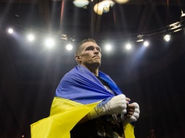 Уставший, но счастливый: Усик привез победу в Украину