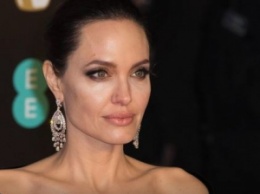 Анджелина Джоли унизила соперницу обидным прозвищем