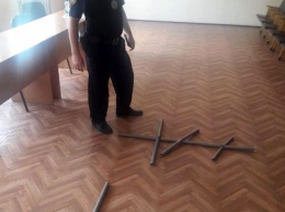 В Одесской области полиция задержала охотника за металлом, воровавшего кресты на кладбище
