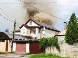 В Донецке из-за шаровой молнии загорелся дом: фото