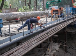 На Металлургов закрыли на реконструкцию пешеходный мост