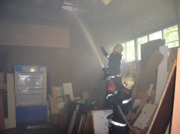 В Николаеве загорелась крыша производственных помещений - сообща потушили быстро