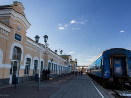 В Запорожской области 26 пассажиров поезда пострадали из-за неосторожности машиниста
