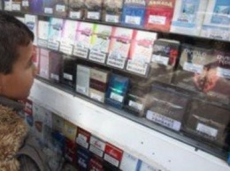 Магазины в Омске массово продают табачные изделия детям