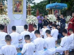 Состоялась церемония посвящения в монахи спасенных из пещеры тайских мальчиков