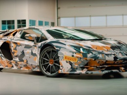 Lamborghini показал тизер супермощного Aventador SVJ