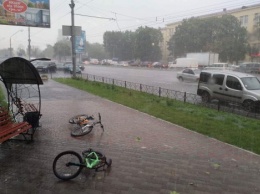 На Киев обрушился мощный ливень с грозой и градом, центр города стоит в пробках (фото, видео)