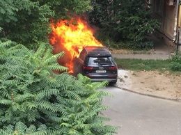 Сгоревшее на Армейской авто принадлежало супруге владельца Книжного рынка