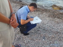 На одесском пляже подрались из-за девушки: турист ударил соперника ножом в живот