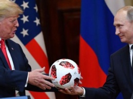 В мяче ЧМ-2018, который Путин подарил Трампу, есть чип с передатчиком компании Adidas, - СМИ