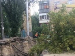 В Киеве ливень разрушил мост: схема объезда