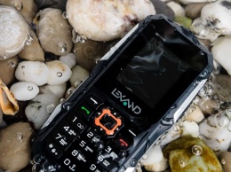 «Неубиваемый» смартфон Lexand R2 Stone предлагают за 1 990 рублей