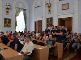 В Николаевском горсовете проходят дебаты между сторонниками и противниками эвтаназии собак