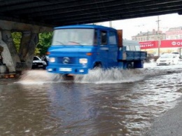 В Днепре из-за дождя затопило дороги