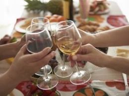 Ученые объяснили взаимосвязь между алкоголем и лишним весом