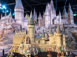 Поклонникам Гарри Поттера: LEGO представил гигантскую модель замка Хогвартс