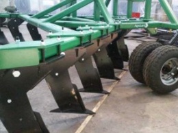 На ЧАО «Днепрополимершмаш» изготовили уникальные широкозахватные глубокорыхлители для сверхмощных тракторов