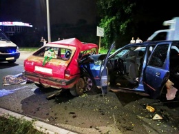 В ДТП на запорожской Набережной погибли два человека, еще пятеро получили травмы