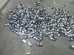 Украинец пытался вывезти в Польшу три тысячи пачек сигарет вместе с банками