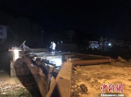 В Китае обрушилась кровля крытого моста, погибло восемь человек