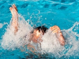На Харьковщине двое маленьких детей утонули в домашнем бассейне