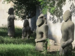 В Ставрополе вандалы изуродовали каменные статуи