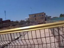 В Кирилловке база отдыха перегородила проход по пляжу, подвергая опасности отдыхающих (видео)