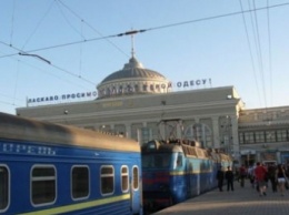 Мужчину, ехавшего на отдых в Одессу, обокрали в поезде