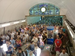 В метро Петербурга образовалась давка из-за празднования Дня ВМФ России