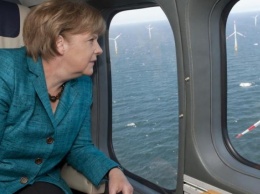 Рейтинг блока Меркель упал до 12-летнего минимума