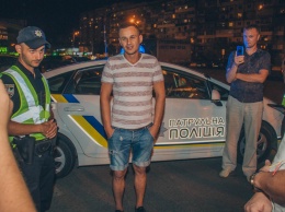В Киеве пьяный водитель разбил семь автомобилей и уснул в машине полицейских