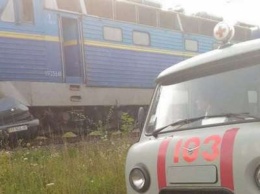 Смертельное ДТП под Киевом: поезд снес автомобиль Renault