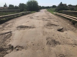 В Николаевском районе продолжает разрушаться дорога, с которой два года назад сняли верхний слой для проведения капремонта