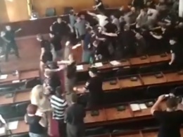 Депутат показал запись эпичного побоища в горсовете Конотопа (ВИДЕО)