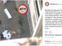 В Киеве полуголый мужчина выпрыгнул с 9 этажа: видео