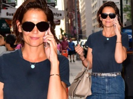 Уличный стиль знаменитости: Кэти Холмс поддержала джинсовый тренд на прогулке в Нью-Йорке