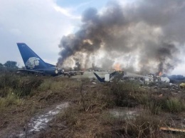 В Мексике разбился пассажирский самолет - нет погибших, но очень много раненых