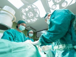 «Очередная жертва»: В Хабаровске пациентка умерла после пластической операции на груди