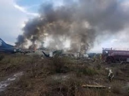 В Мексике разбился самолет сотней людей на борту (Видео)