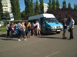 В Николаеве Укртрансбезопасность и патрульные «сняли» группу детей с автобуса нелегального перевозчика и отправили в Рыбаковку на легальном