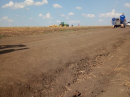 На Тарутинском полигоне неизвестные принялись засеивать поля и едва не наткнулись на снаряд (фото, видео)